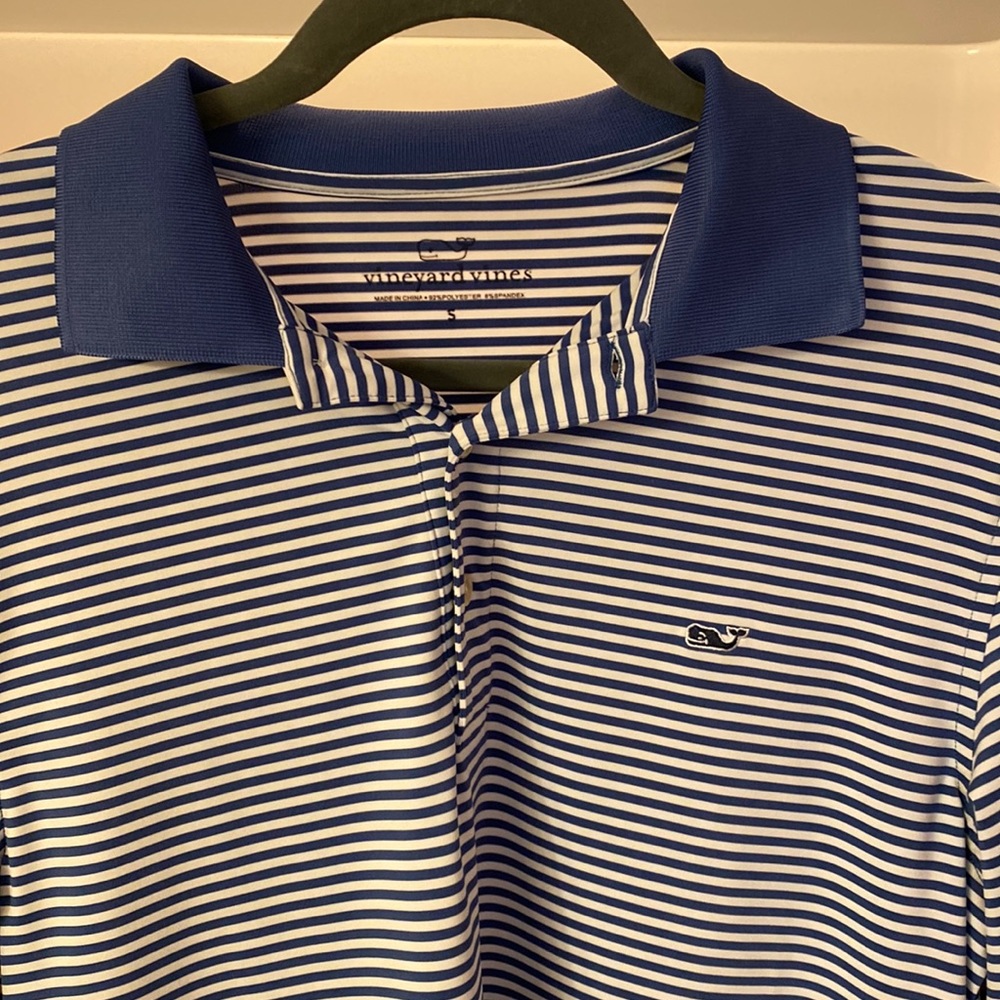 S Vineyard Vines golf polo.